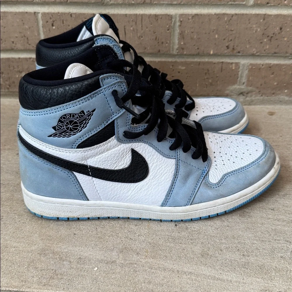 Jordan mens 8 Jordan 1 Retro high OG university blue 555088-134 sneaker shoes